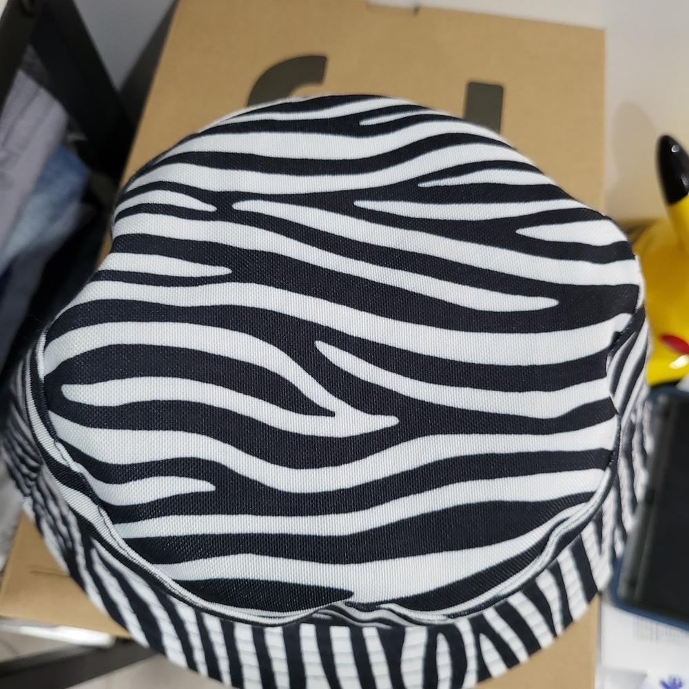 Zebra bucket hat - Picture 3 of 3